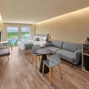 Отель Express By Marriott Aeropuerto Riviera, Канкун